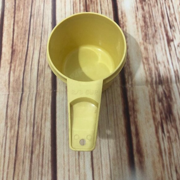Vintage Tupperware Harvest Gold Nesting Measuring Cup 2/3 CUP Replacement 763-2 - Picture 1 of 10